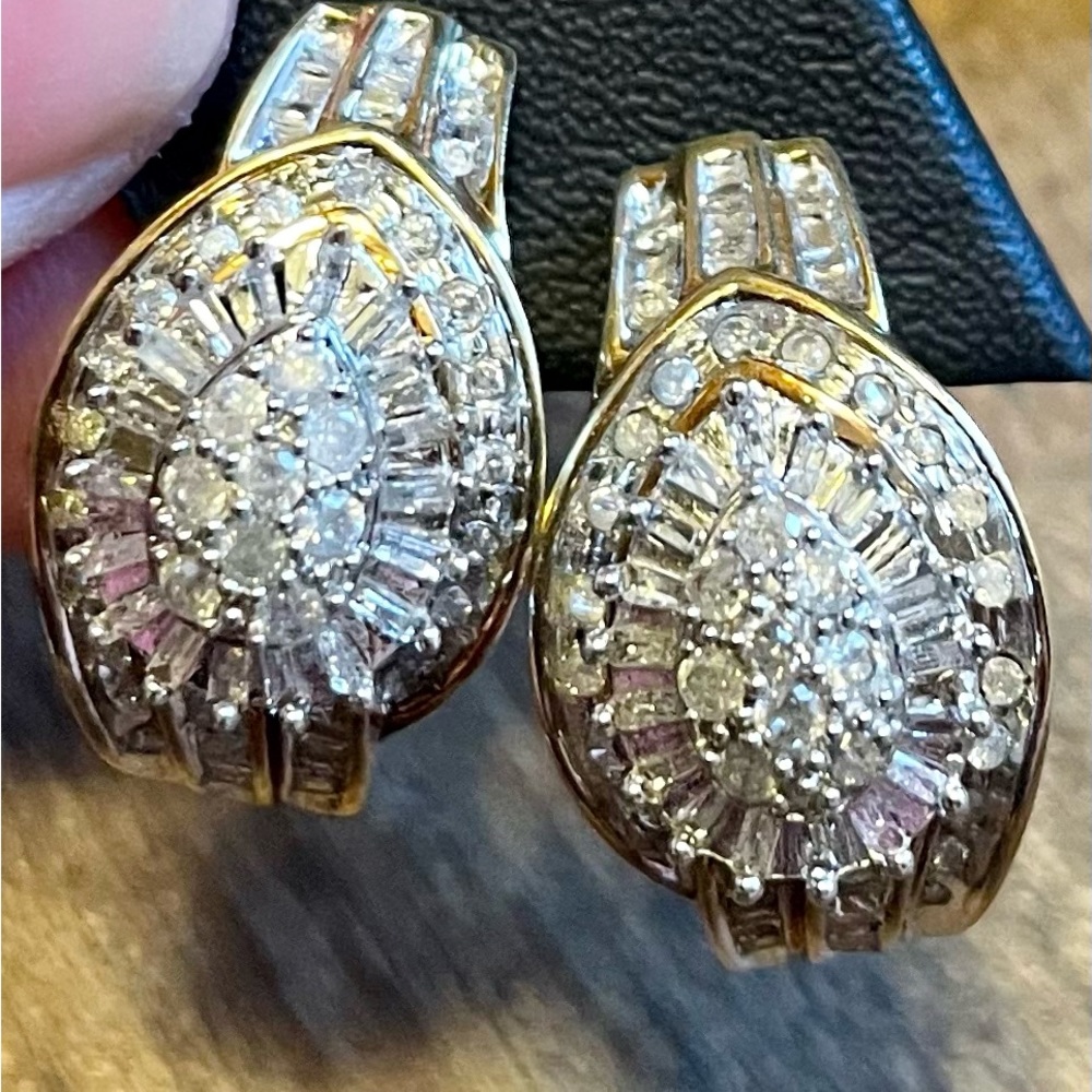 Stunning genuine diamonds set in solid 10 carat yellow gold earrings. - Picture 2 of 10